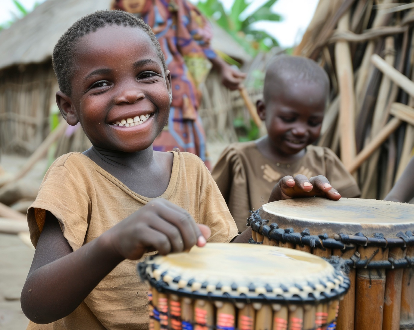 Enfants jouant du djembé