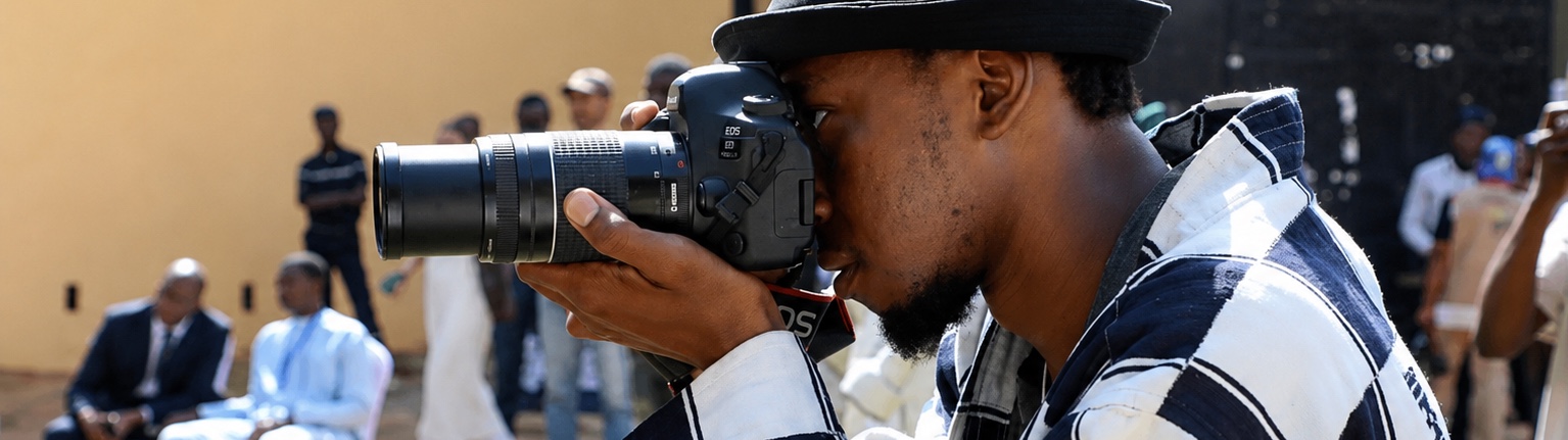 Photojournaliste en reportage à Bamako